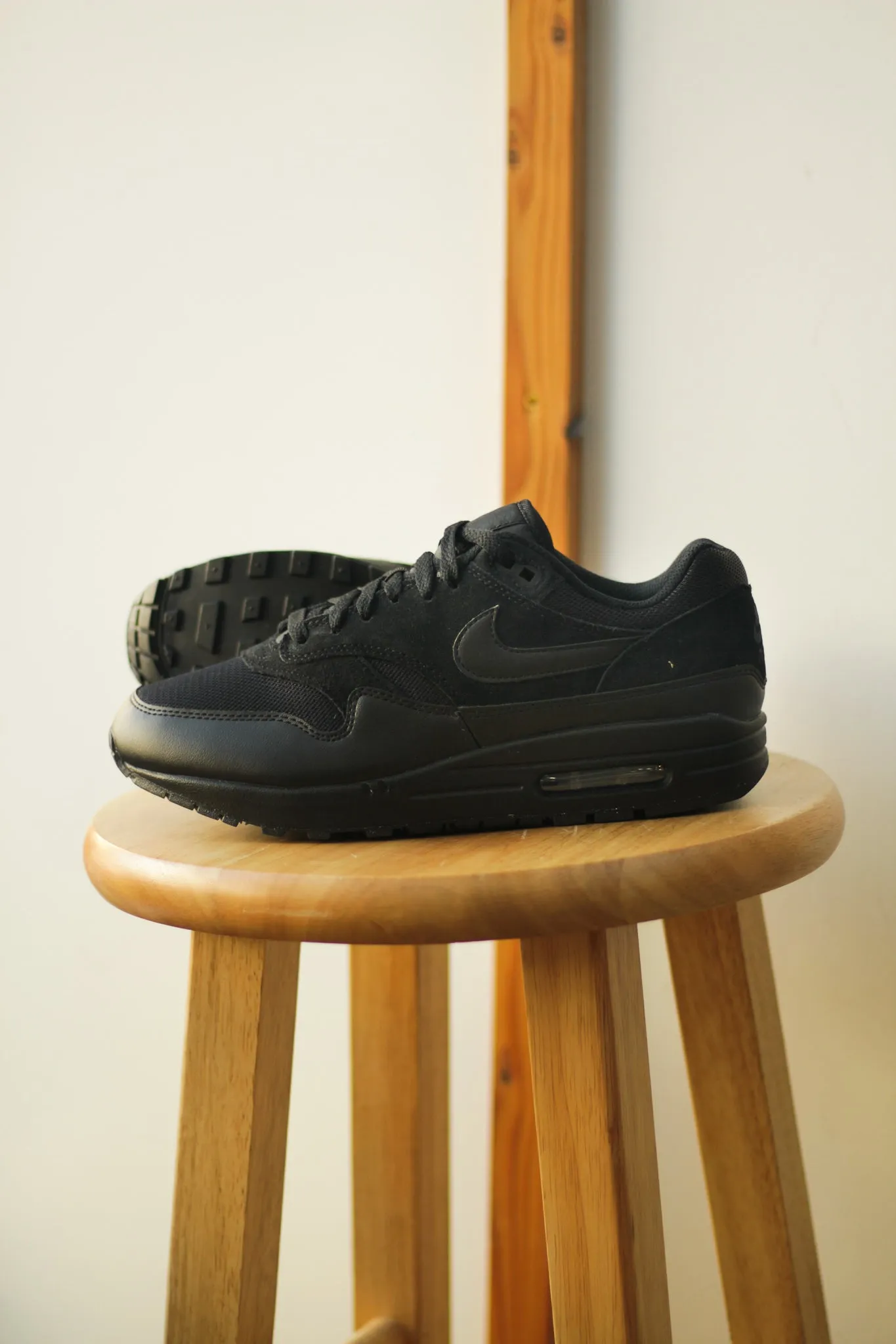 AIR MAX 1 ESS "BLACK"