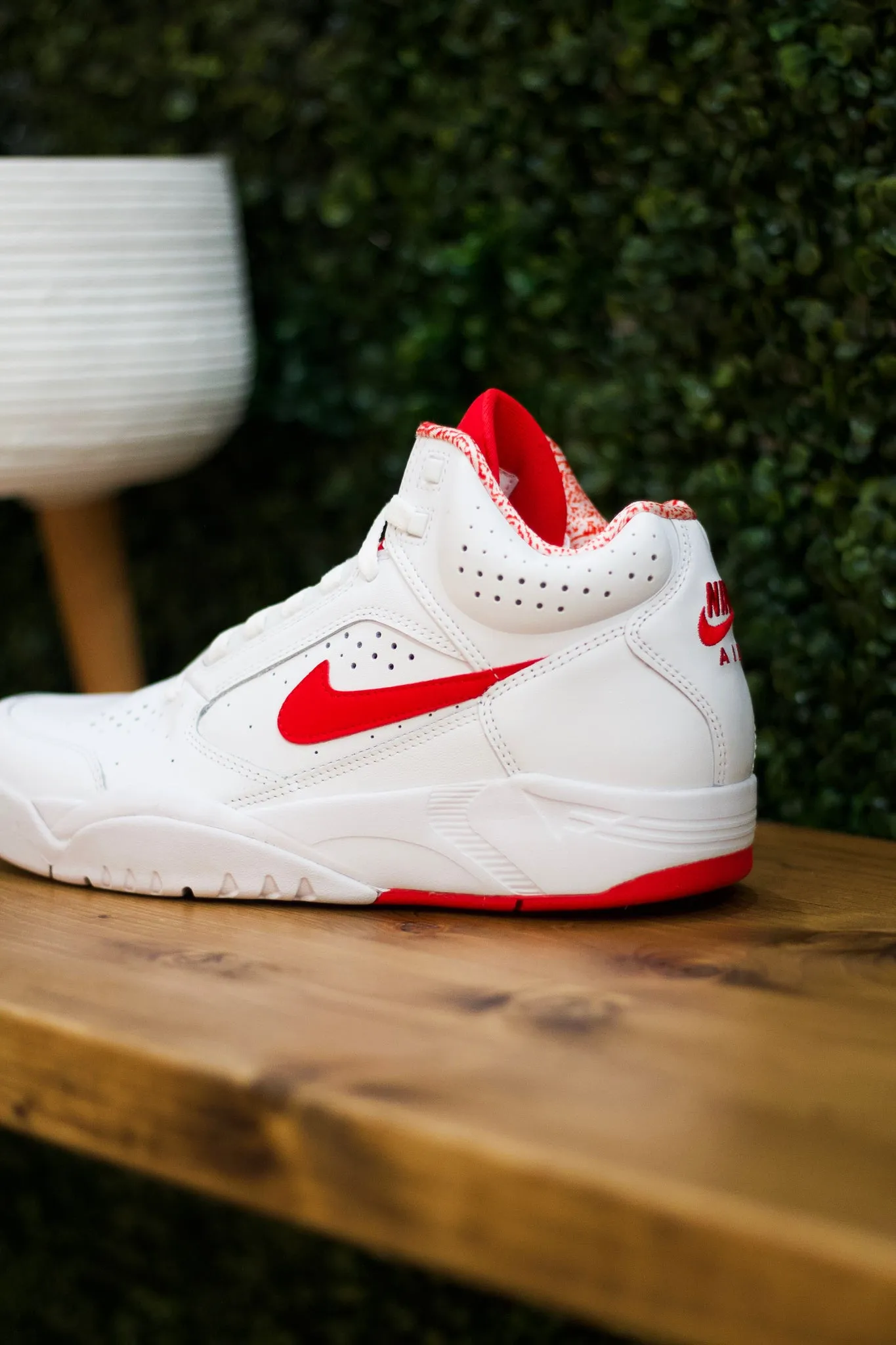 NIKE AIR FLIGHT LITE MID "WHITE/UNI RED"