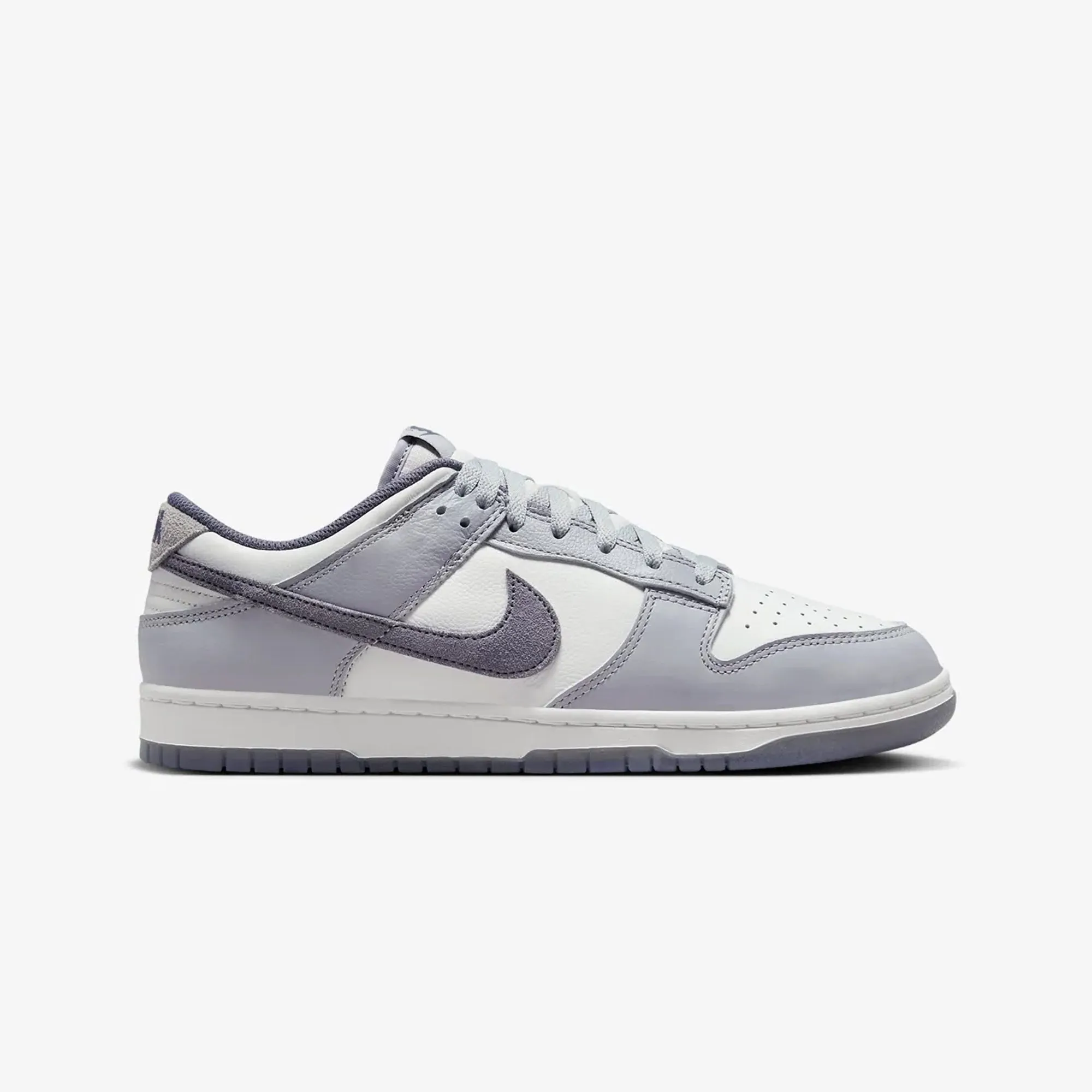 Nike | DUNK LOW RETRO SE  { WHITE/LIGHT CARBON-PLATINUM TINT