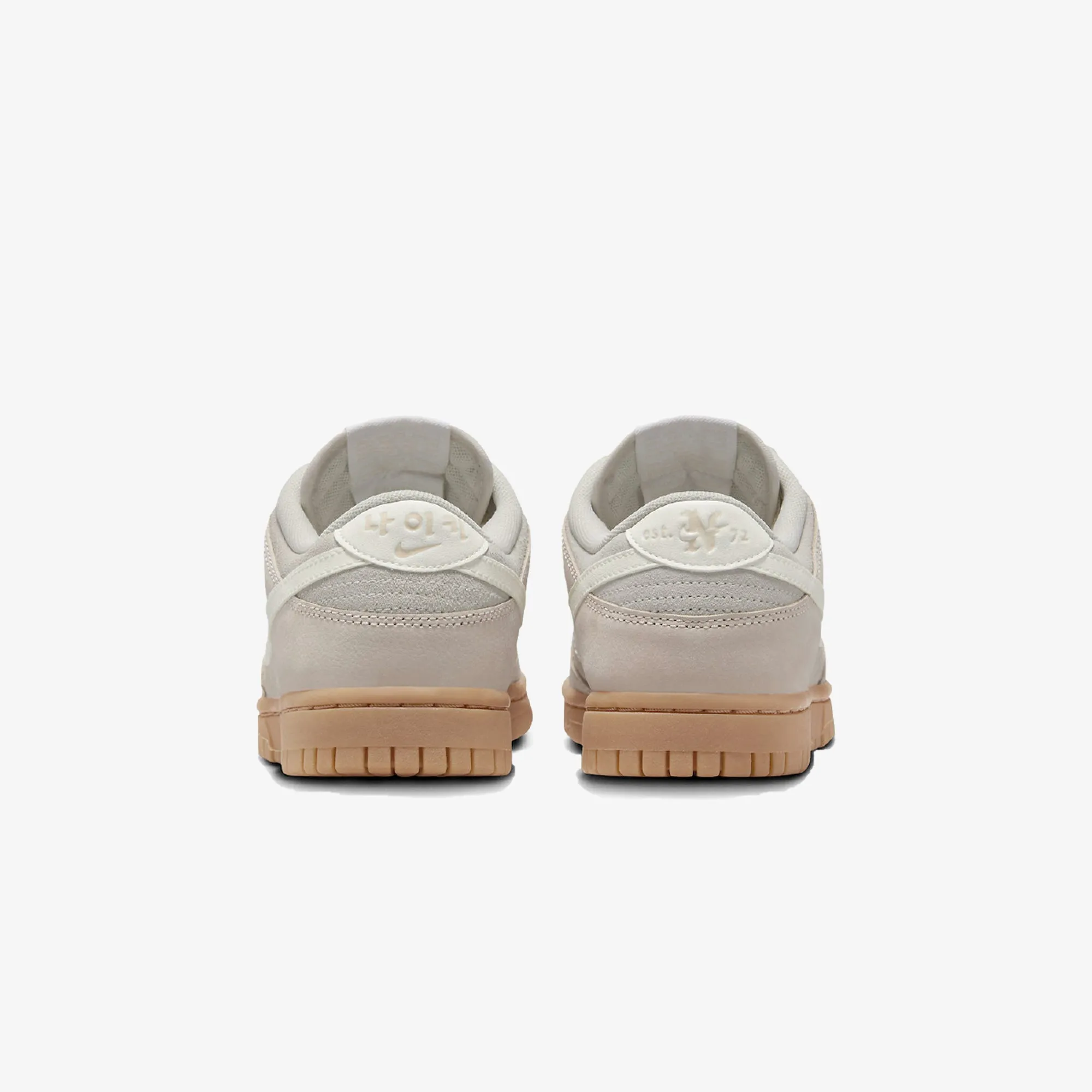 Nike | WMN'S DUNK LOW SE  { LT OREWOOD BRN/SAIL-GUM LIGHT BROWN