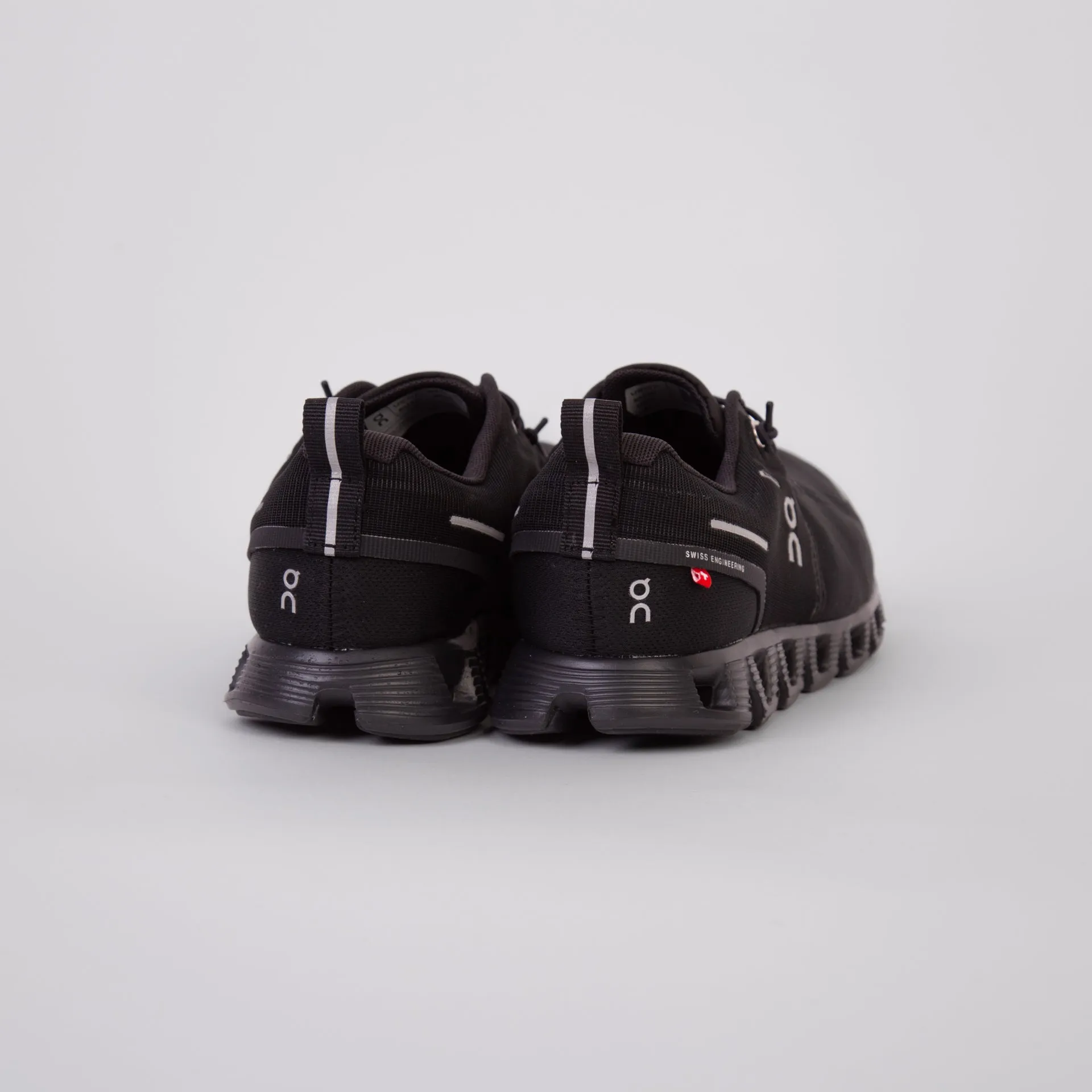 ON SNEAKERS CLOUD 5 W WATERPROOF ALL BLACK