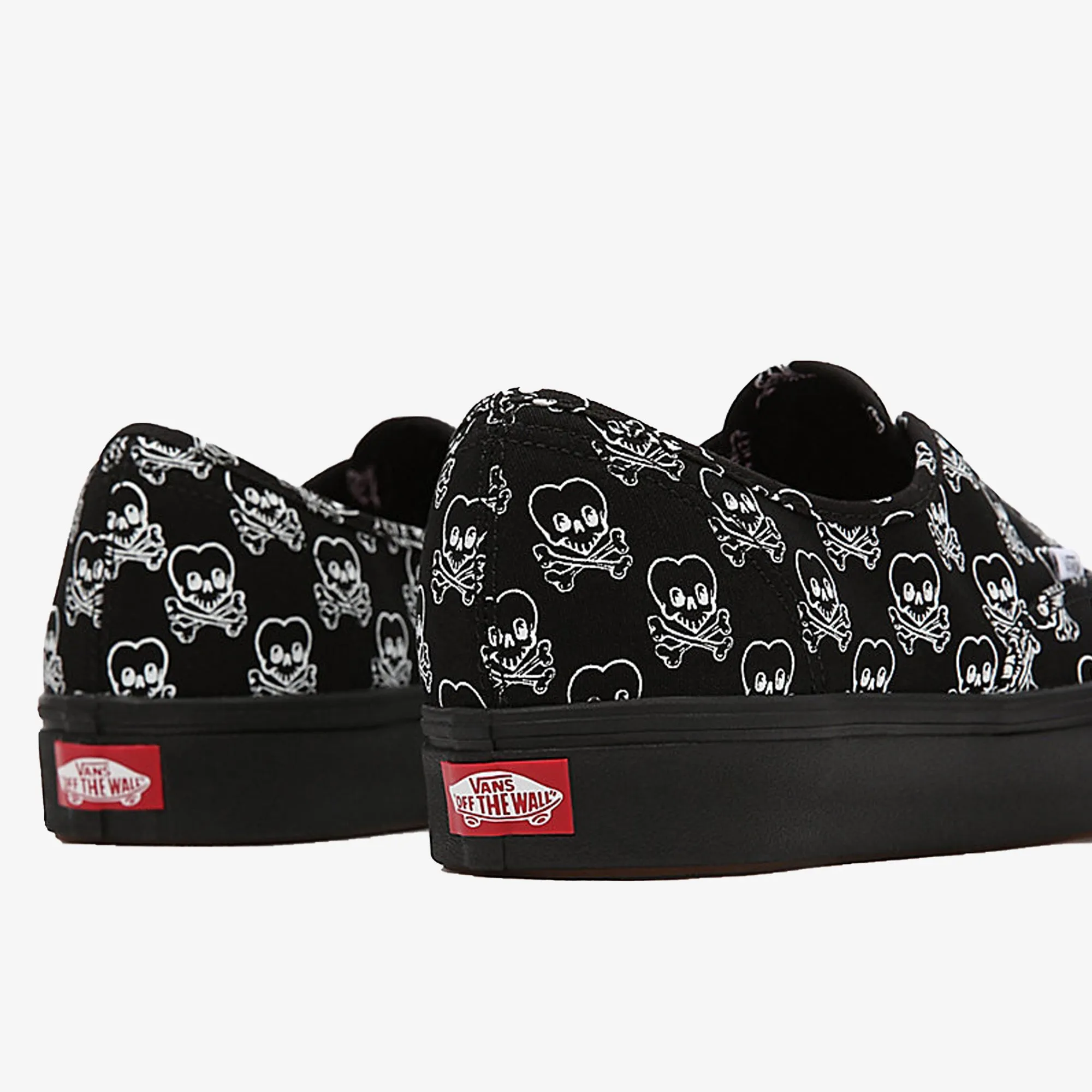 Vans | COLDHEARTED COMFYCUSH AUTHENTIC  { BLACK