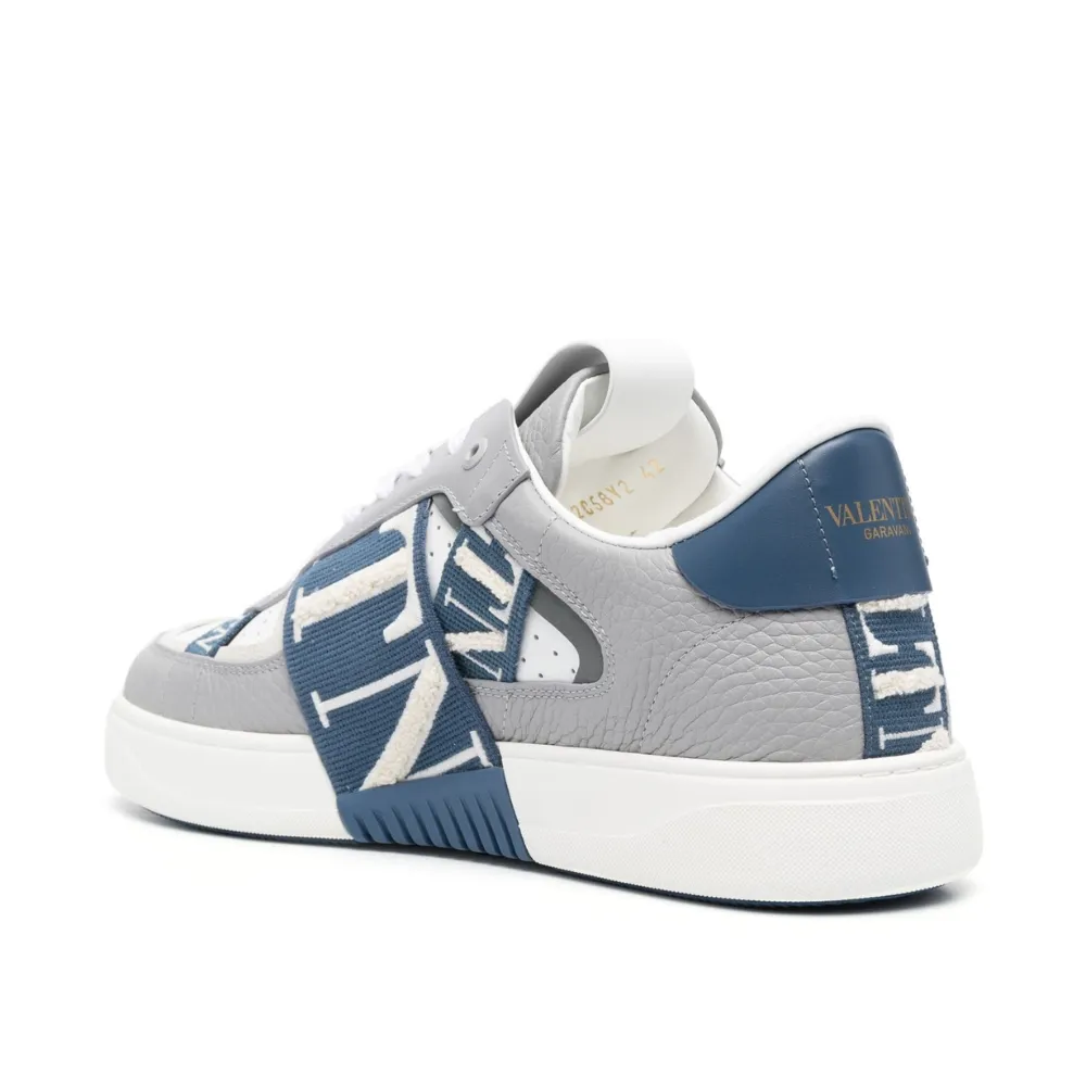 VL7N Low Top Sneakers